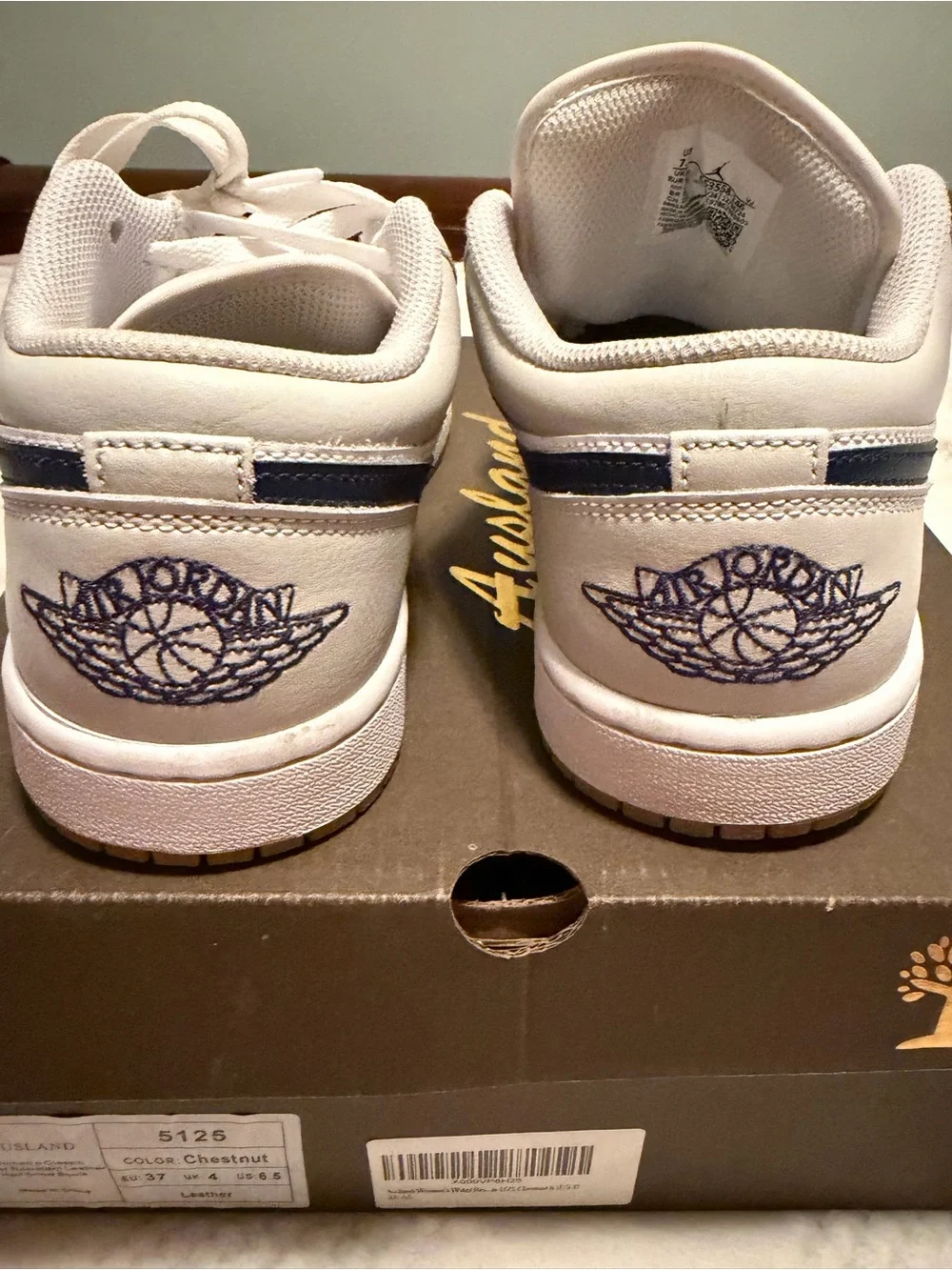 Jordan Kids Low-Top Sneakers in White, Light Gray and Navy